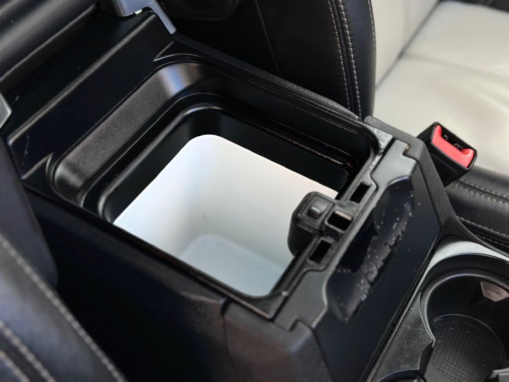 2015 Land Rover LR4 Image 32