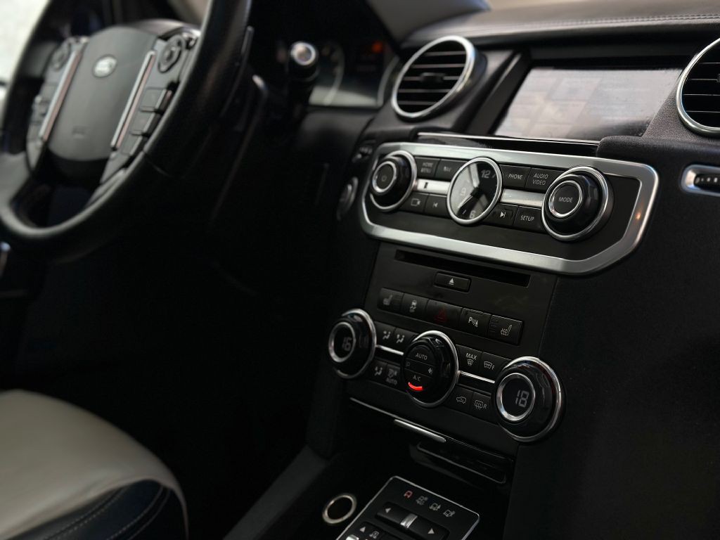 2015 Land Rover LR4 Image 34