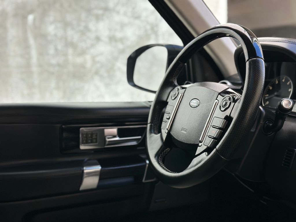 2015 Land Rover LR4 Image 35