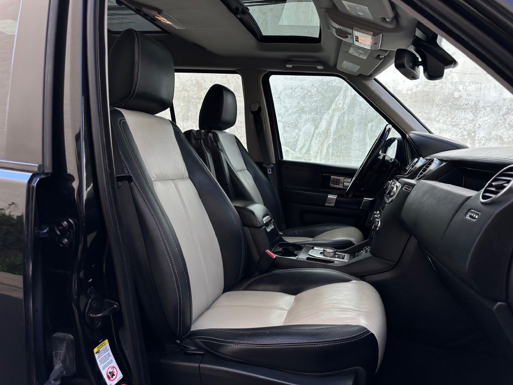 2015 Land Rover LR4 Image 36