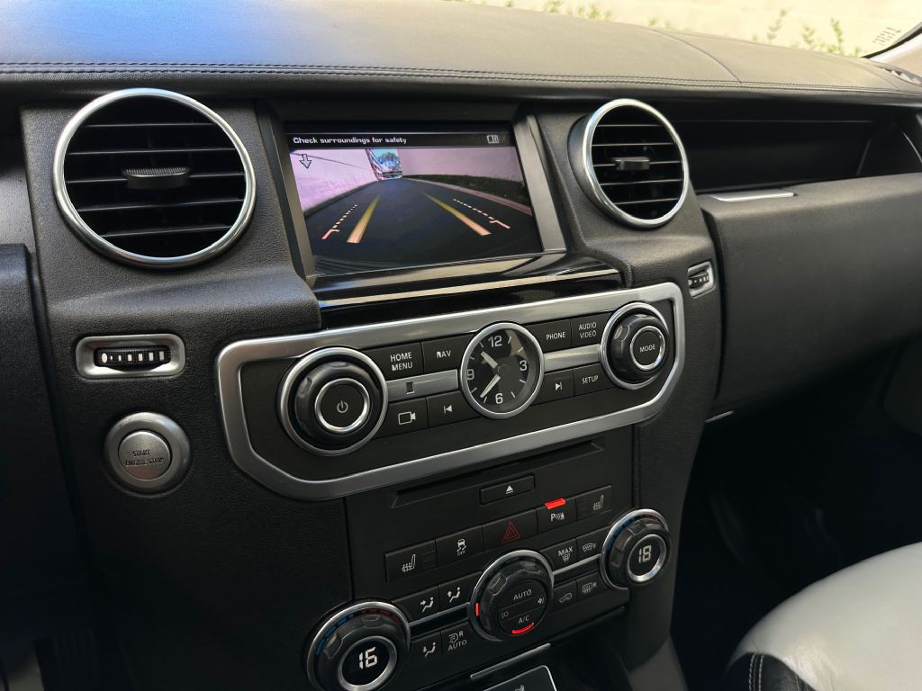 2015 Land Rover LR4 Image 38