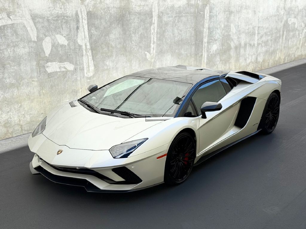 2019 Lamborghini Aventador Image 5