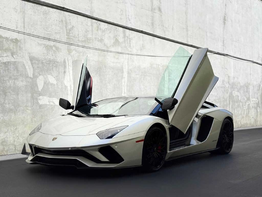 2019 Lamborghini Aventador Image 6