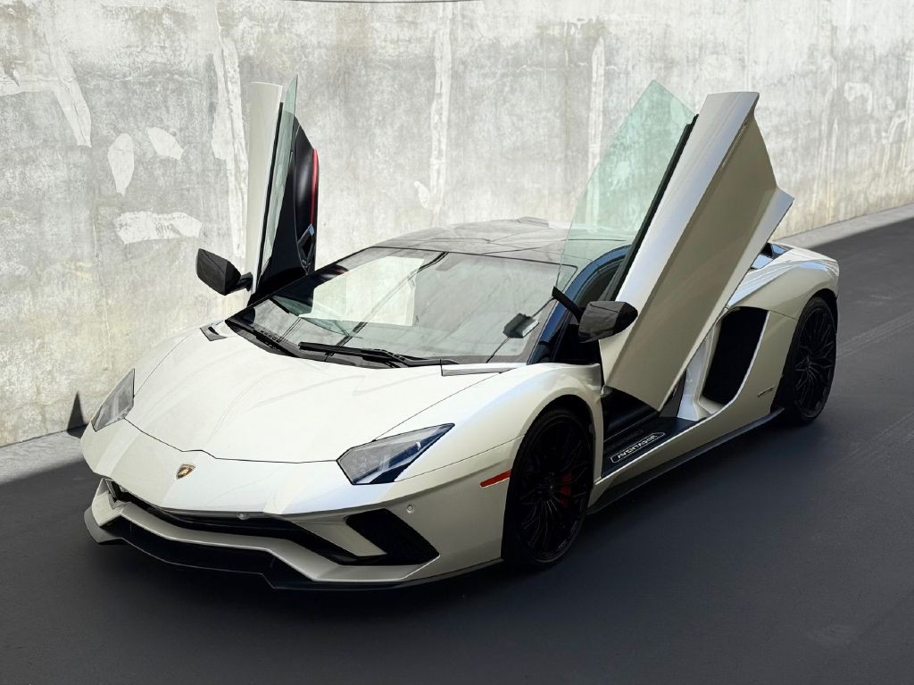 2019 Lamborghini Aventador Image 7
