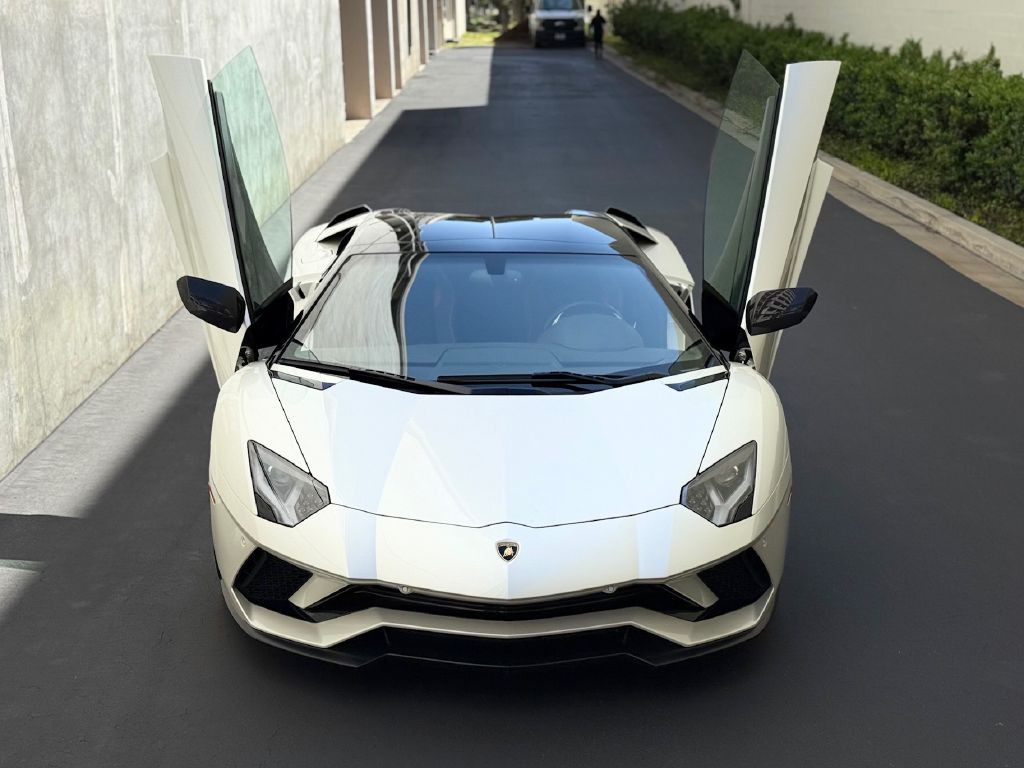 2019 Lamborghini Aventador Image 9