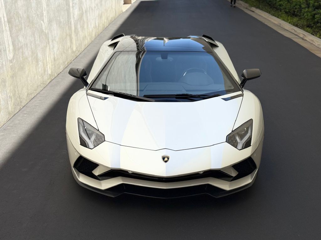 2019 Lamborghini Aventador Image 11