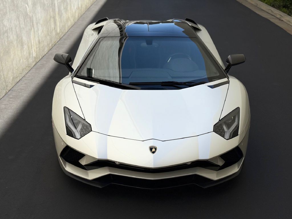 2019 Lamborghini Aventador Image 12