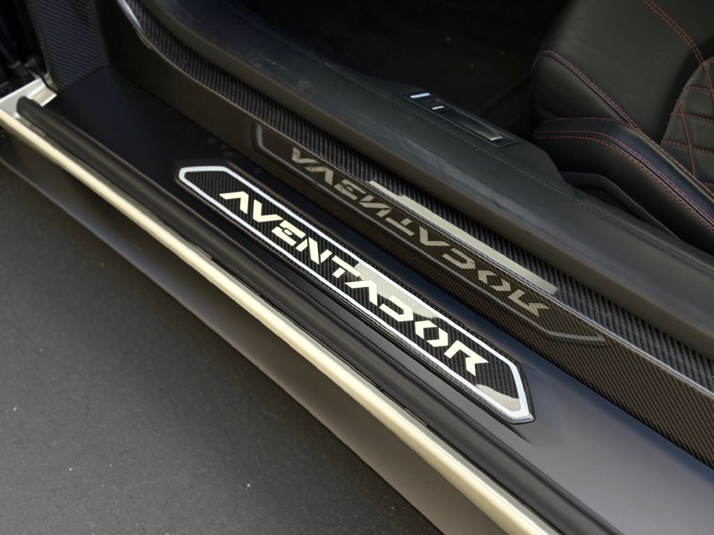 2019 Lamborghini Aventador Image 21