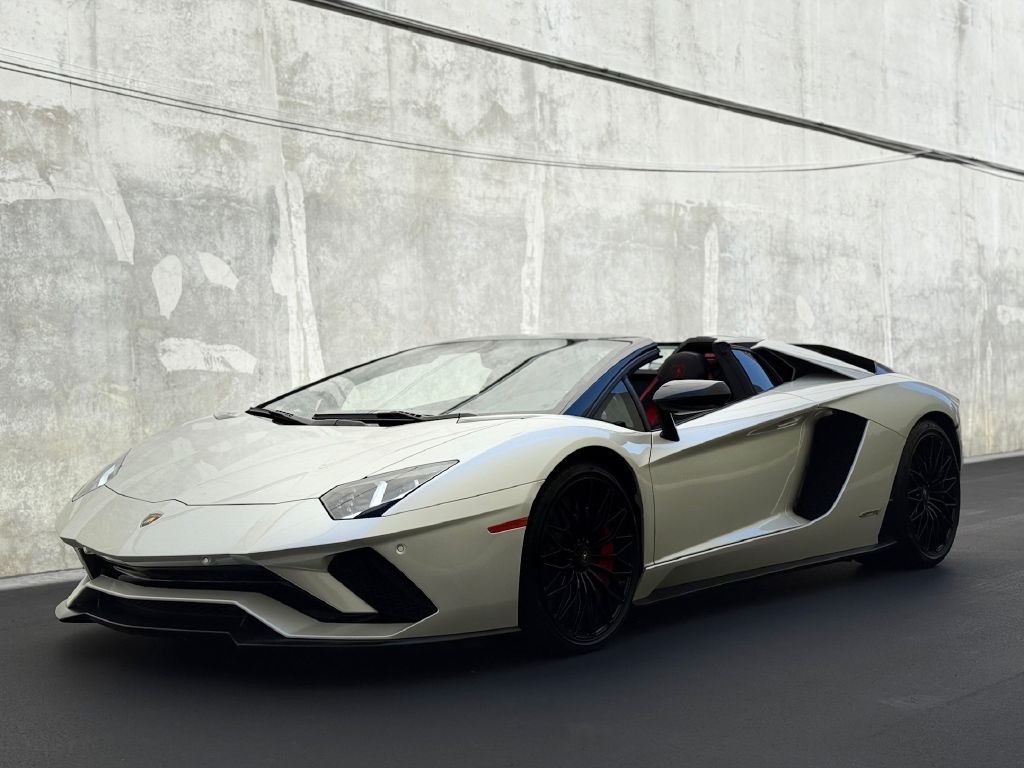 2019 Lamborghini Aventador Image 22