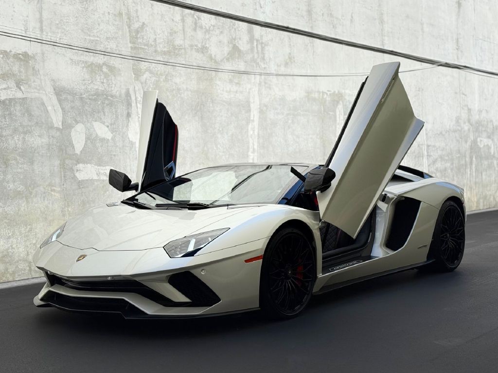 2019 Lamborghini Aventador Image 23