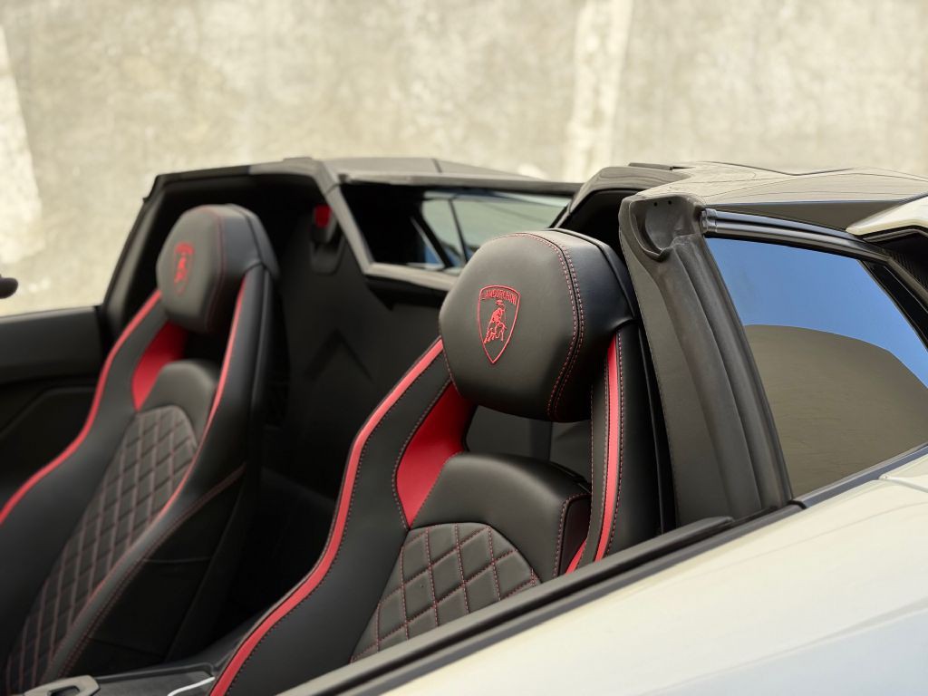2019 Lamborghini Aventador Image 26
