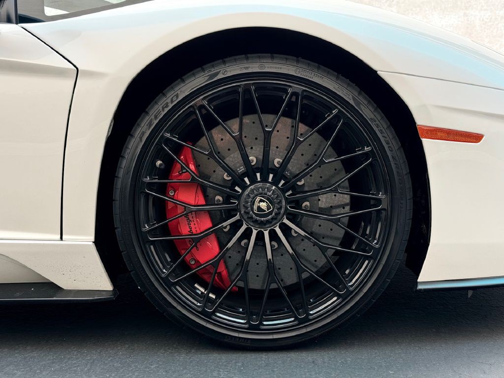 2019 Lamborghini Aventador Image 37