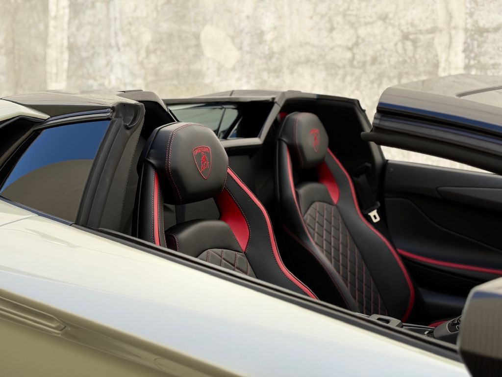 2019 Lamborghini Aventador Image 38