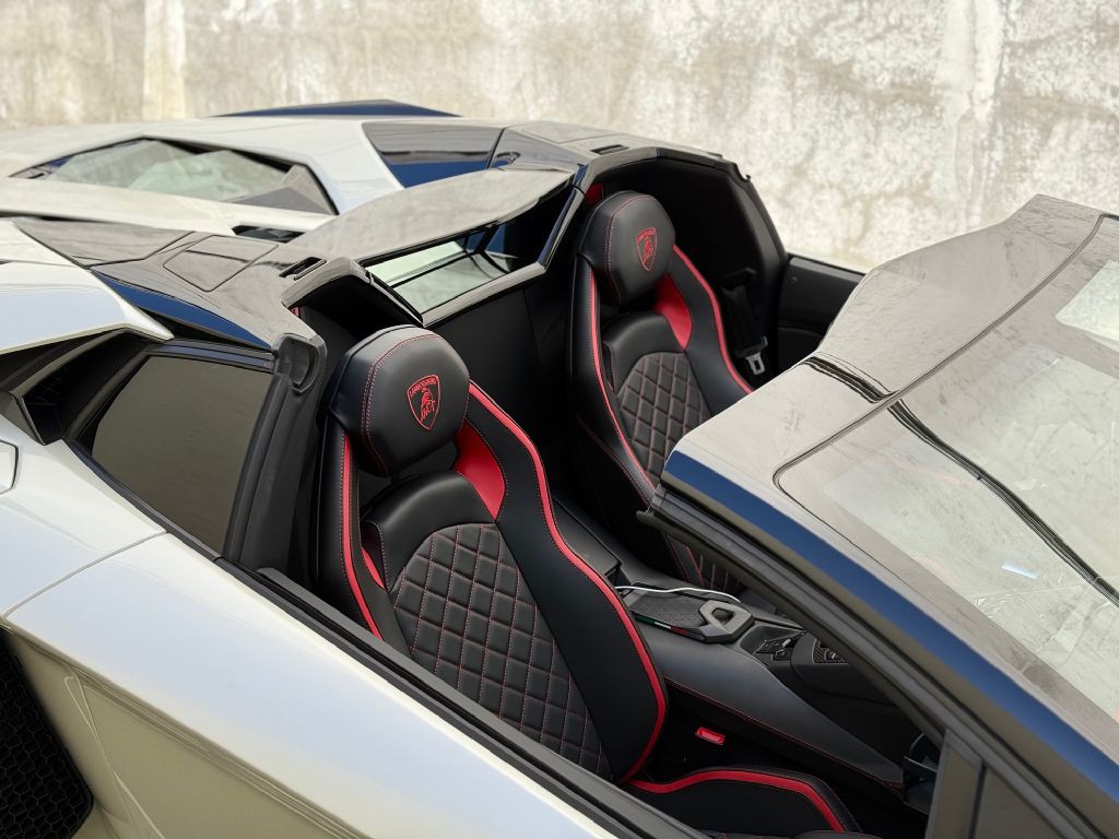 2019 Lamborghini Aventador Image 39