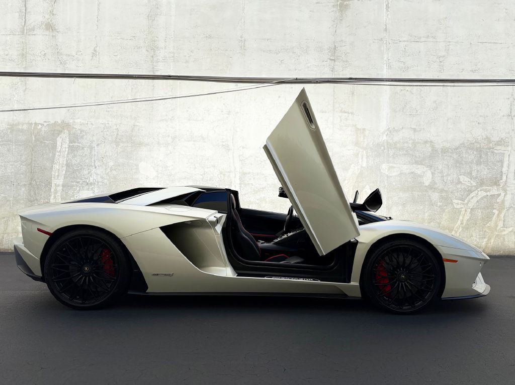 2019 Lamborghini Aventador Image 41