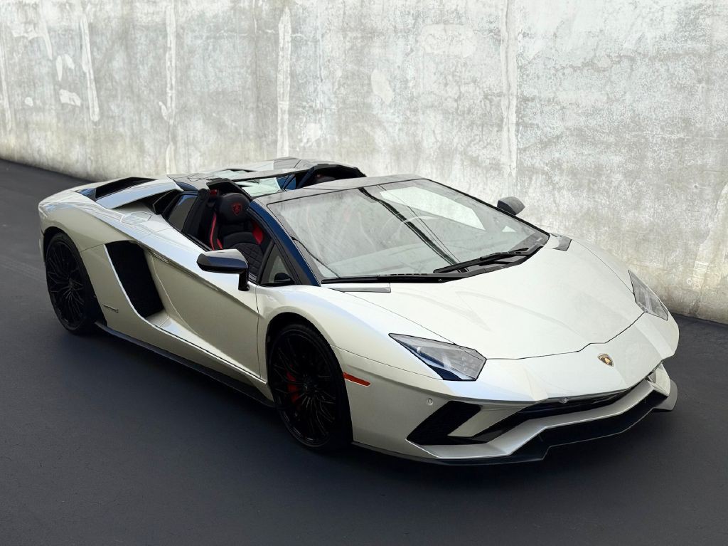 2019 Lamborghini Aventador Image 45