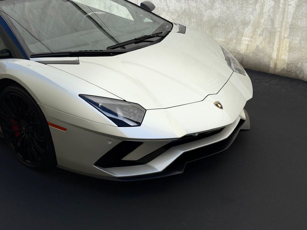 2019 Lamborghini Aventador Image 46