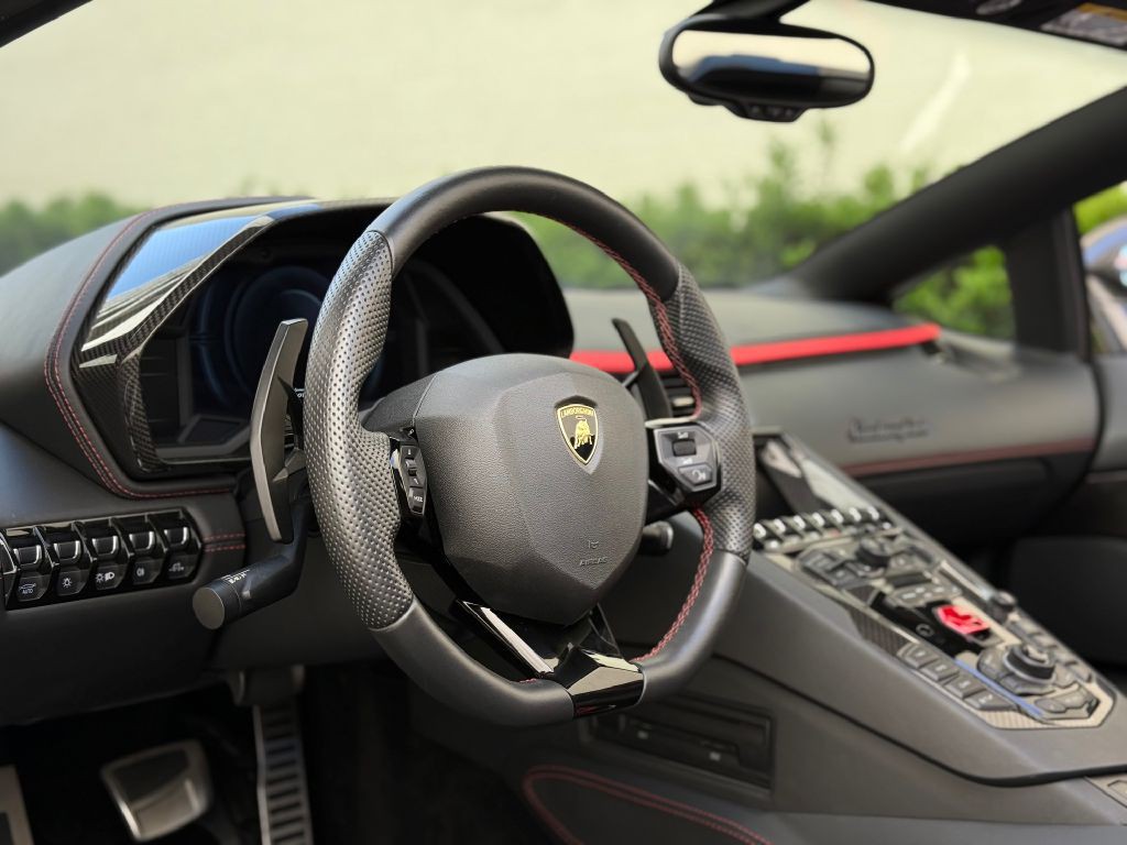 2019 Lamborghini Aventador Image 47