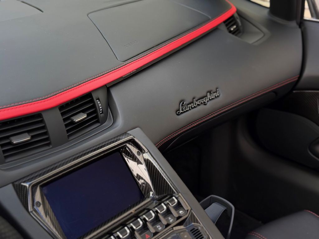 2019 Lamborghini Aventador Image 50