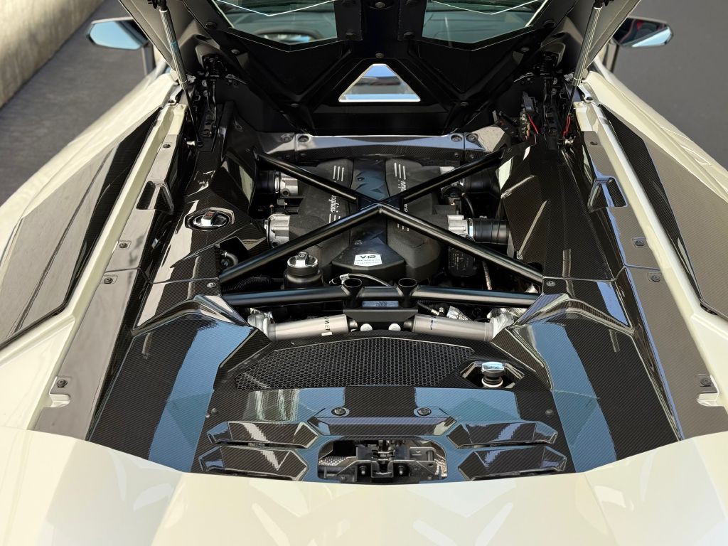 2019 Lamborghini Aventador Image 57