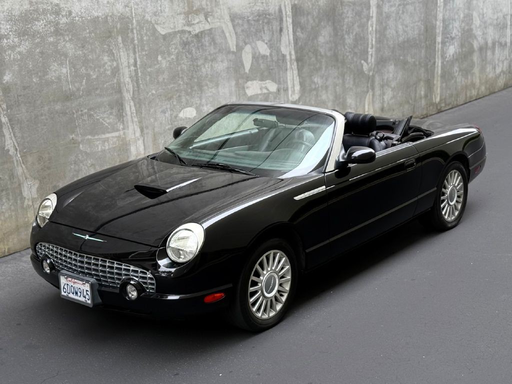 2005 Ford Thunderbird Image 2