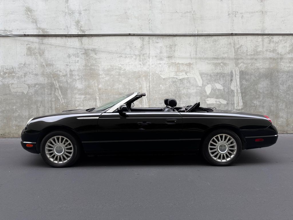 2005 Ford Thunderbird Image 6