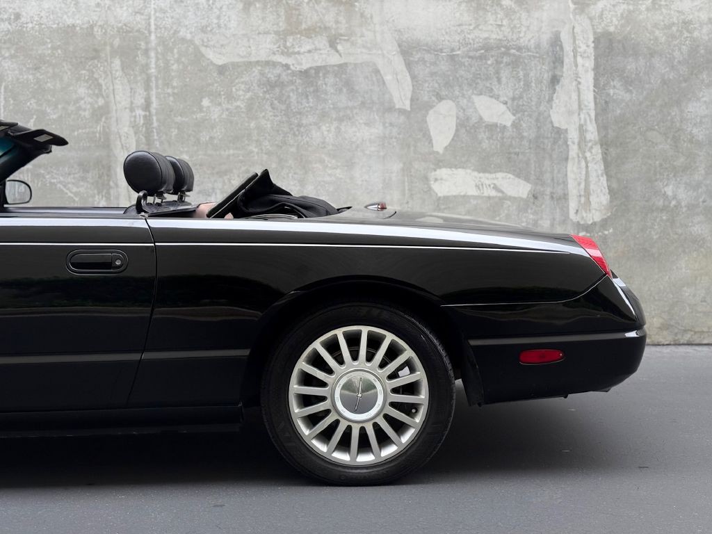 2005 Ford Thunderbird Image 7