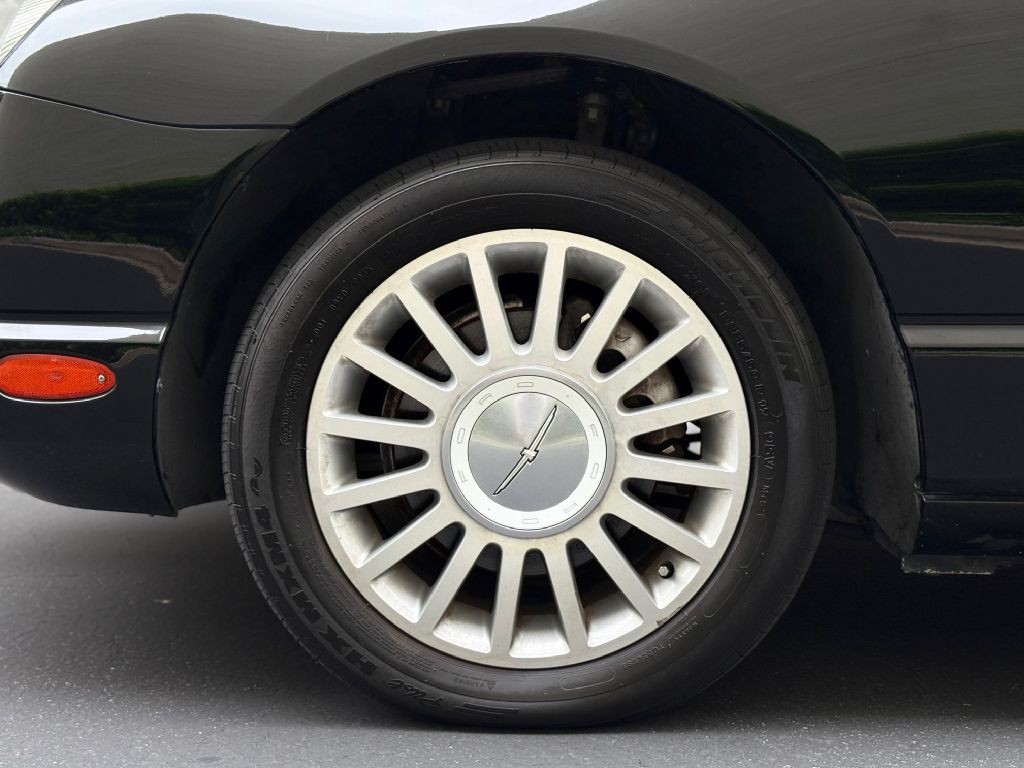 2005 Ford Thunderbird Image 8