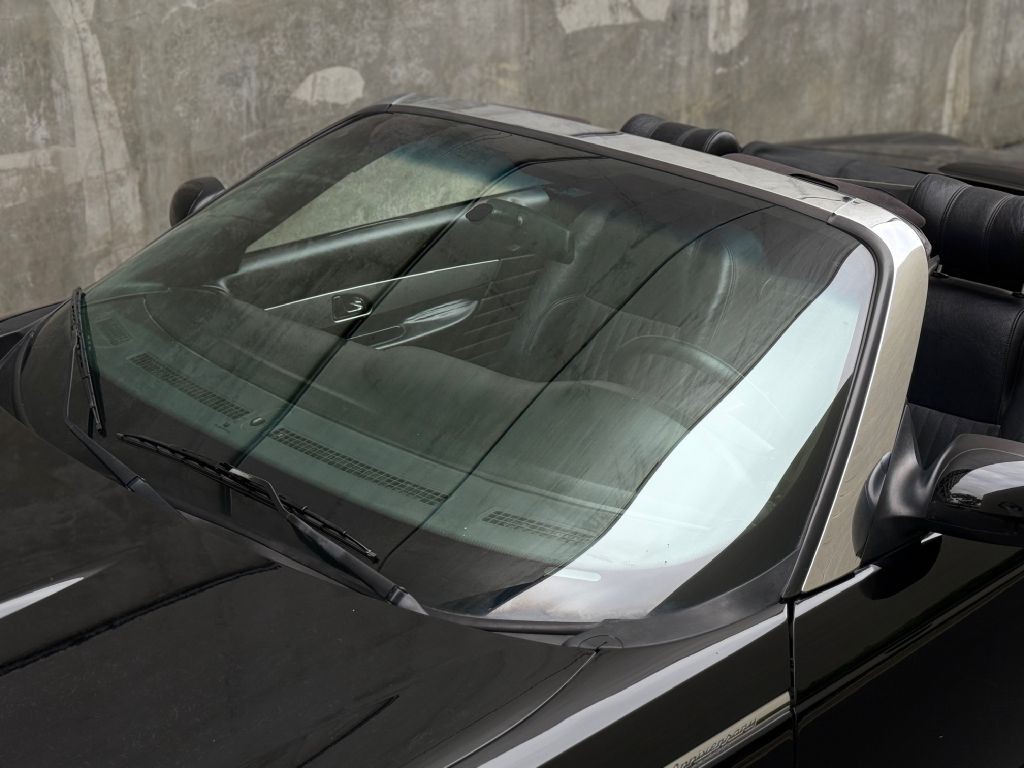 2005 Ford Thunderbird Image 12