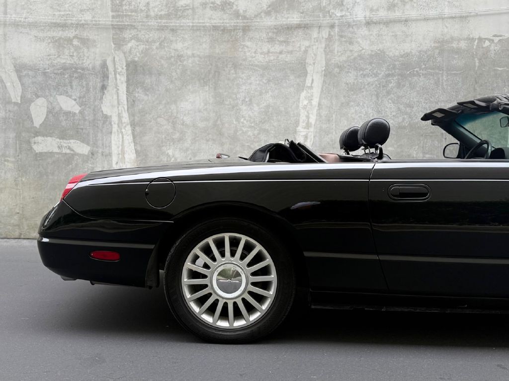 2005 Ford Thunderbird Image 17