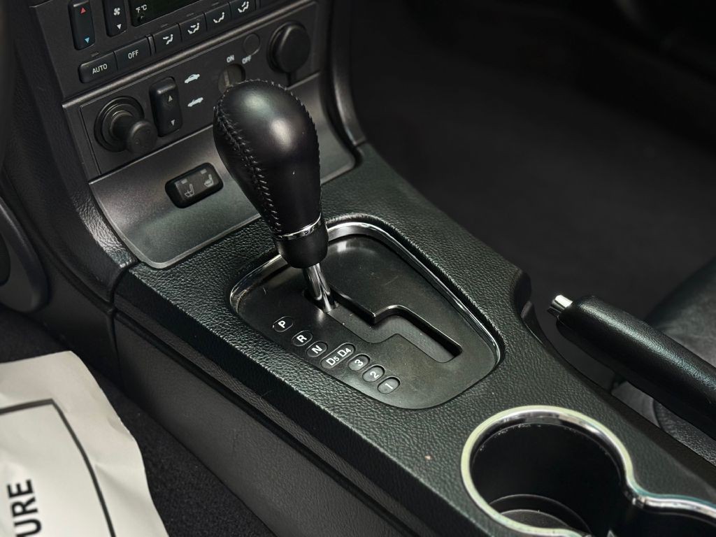 2005 Ford Thunderbird Image 24