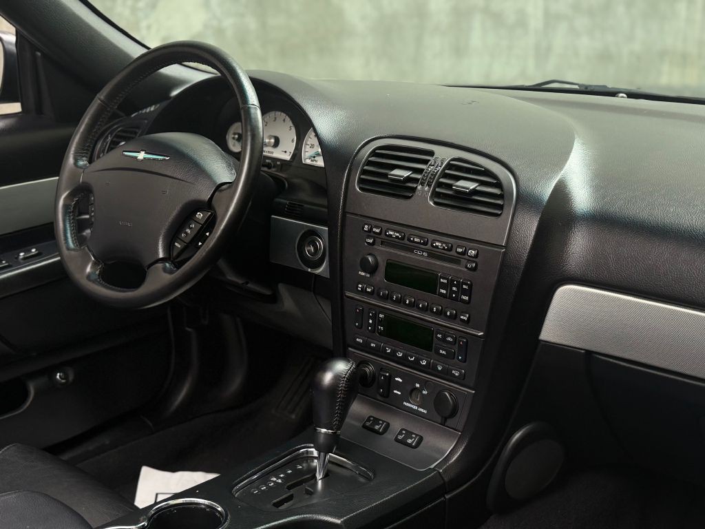 2005 Ford Thunderbird Image 32