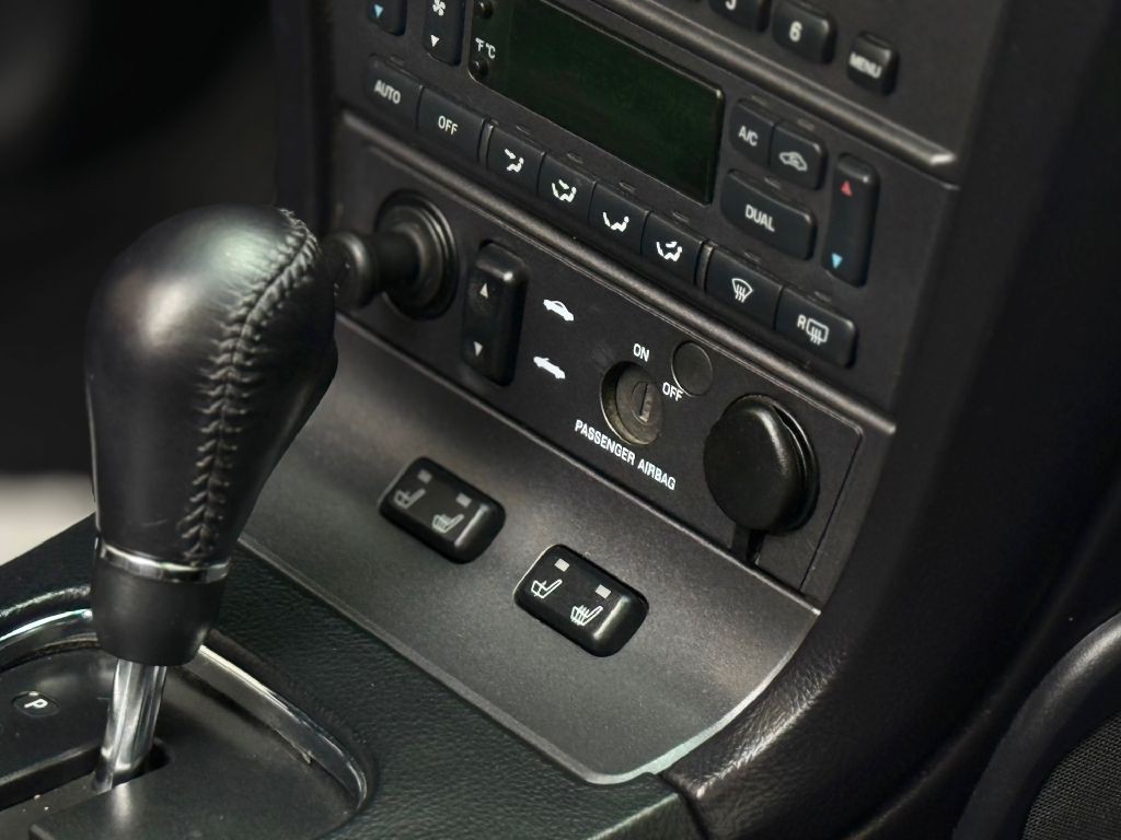 2005 Ford Thunderbird Image 33