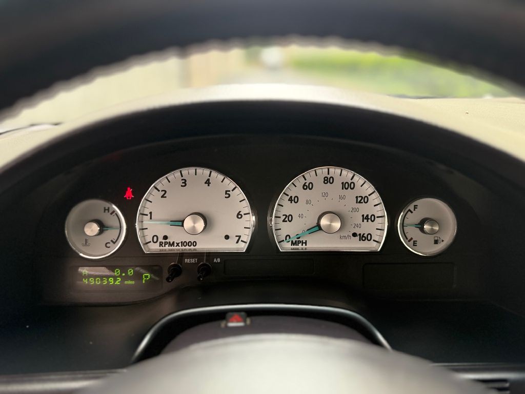 2005 Ford Thunderbird Image 34