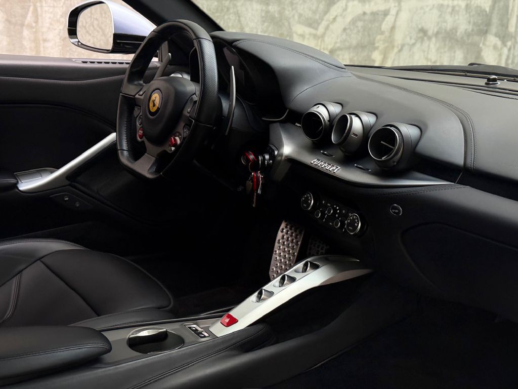 2014 Ferrari F12 BERLINETTA Image 32