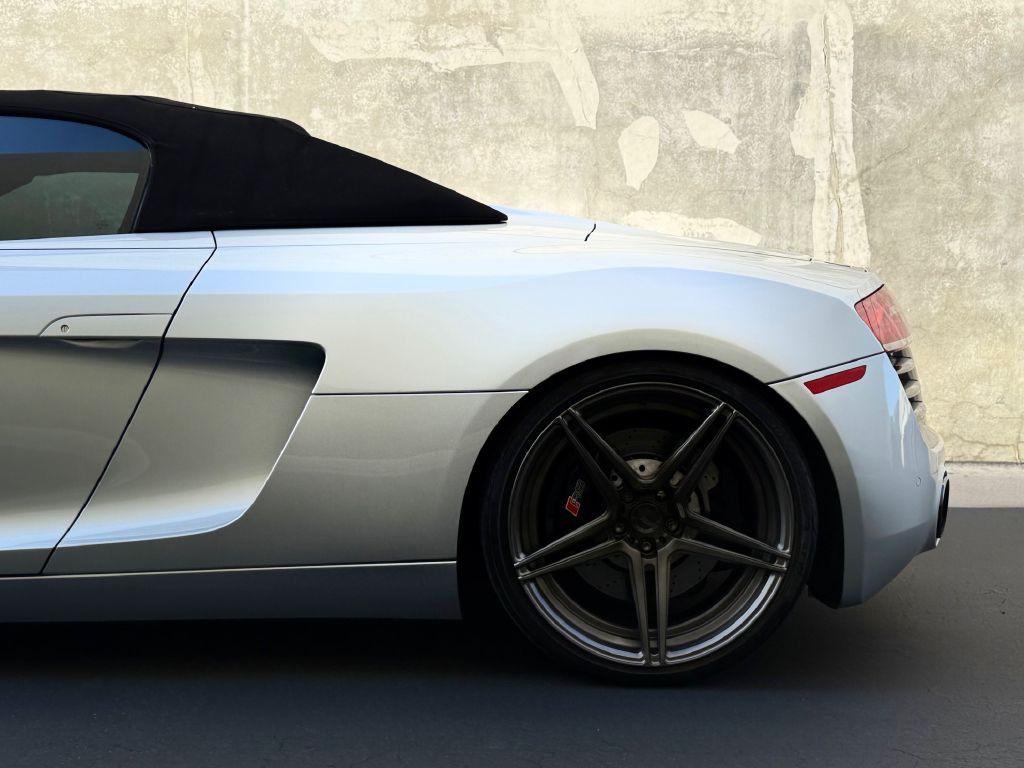 2012 Audi R8 Image 12