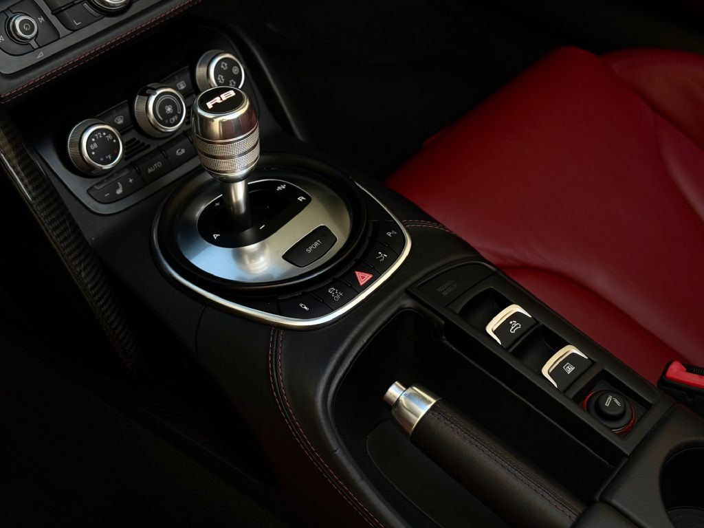 2012 Audi R8 Image 43