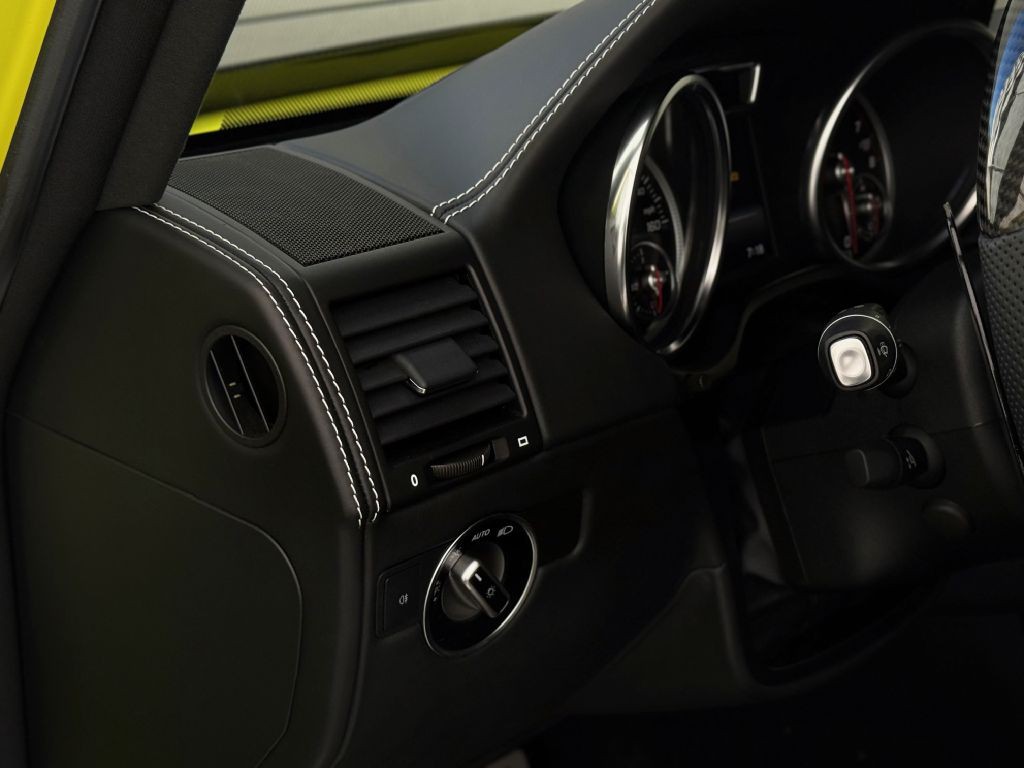 2017 Mercedes-Benz G-Class Image 60