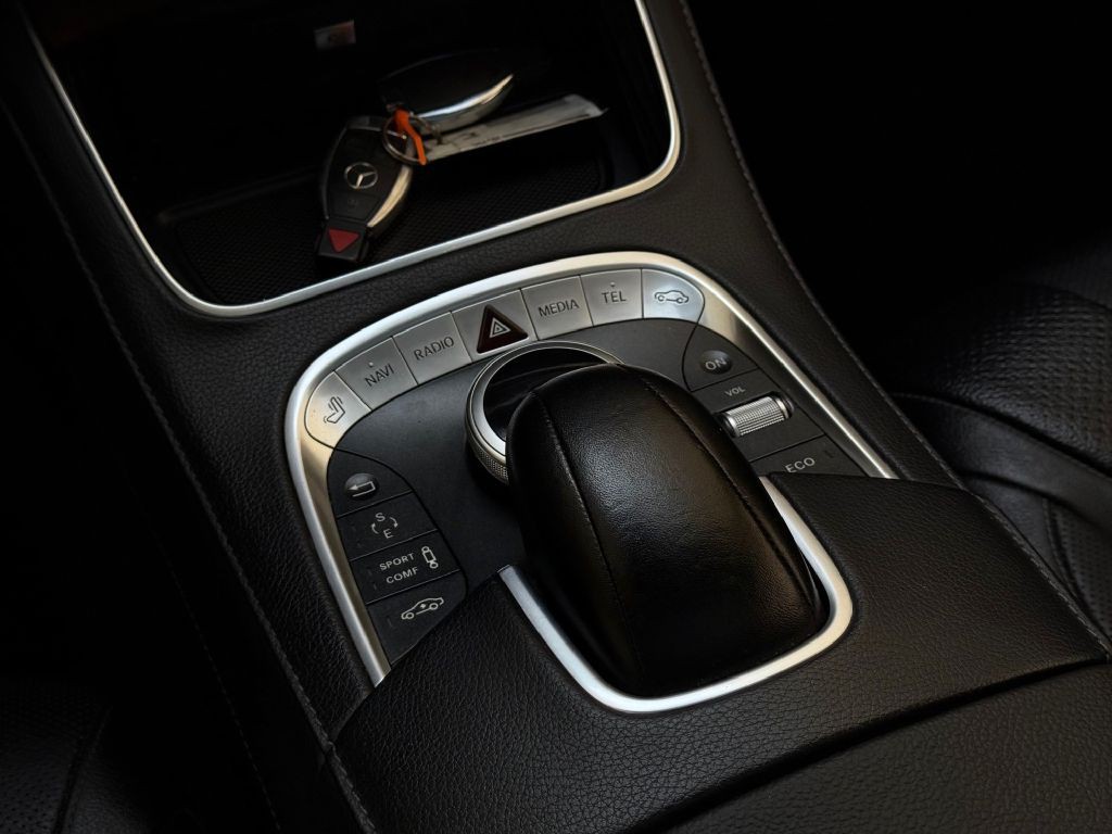 2014 Mercedes-Benz S-Class Image 32