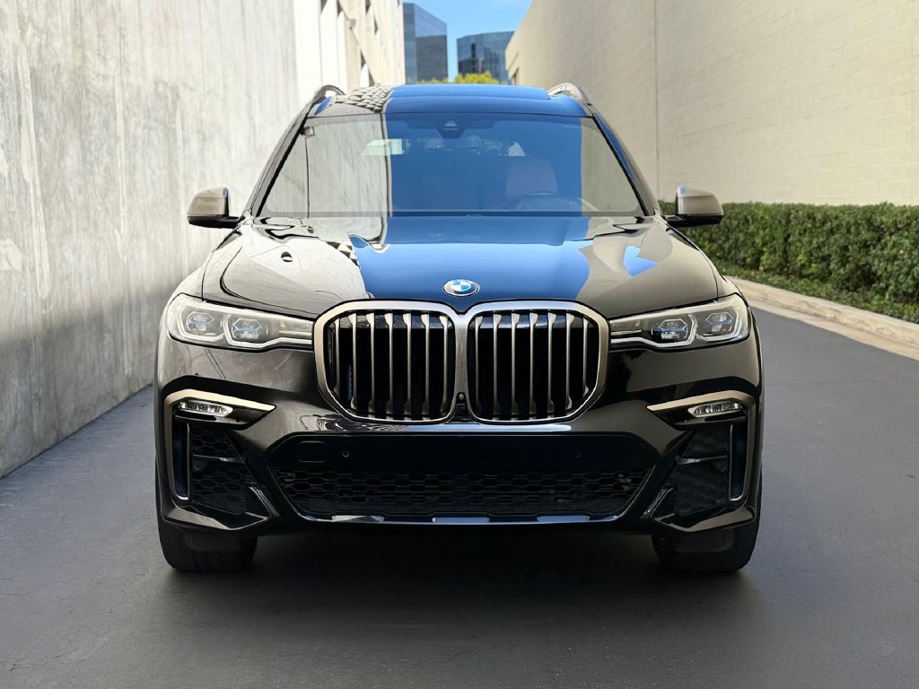 2022 BMW X7 Image 3