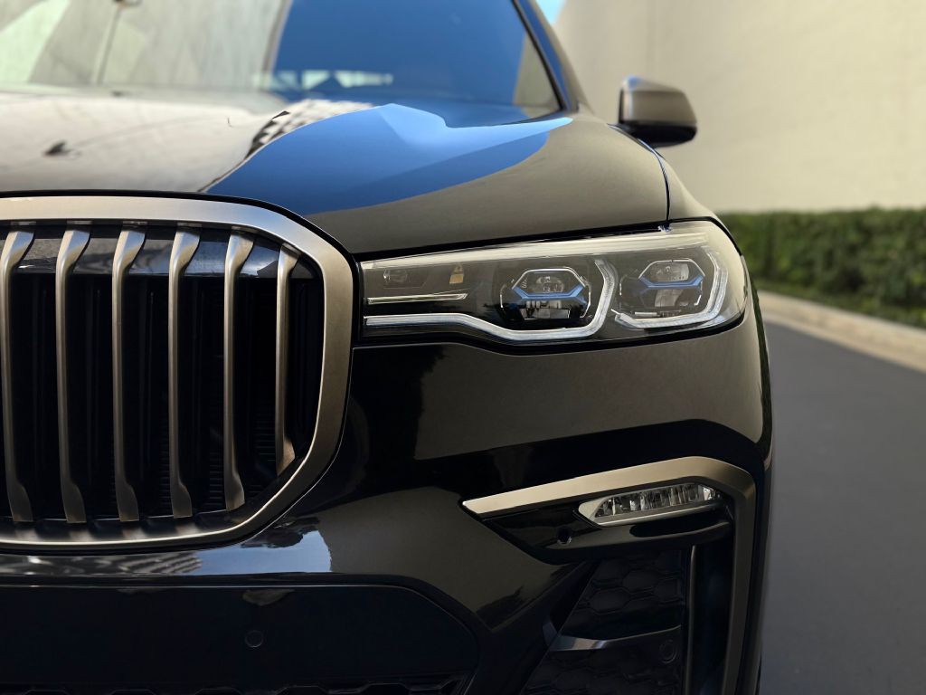 2022 BMW X7 Image 9