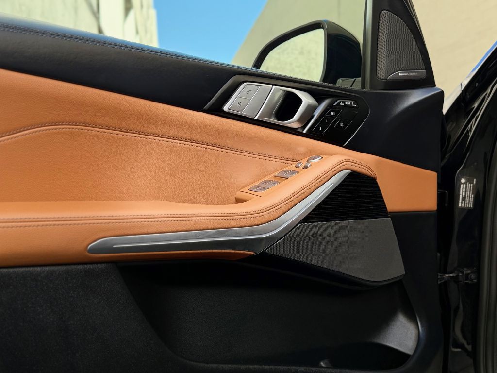 2022 BMW X7 Image 32
