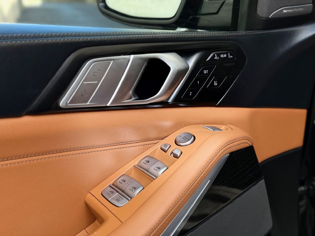 2022 BMW X7 Image 33
