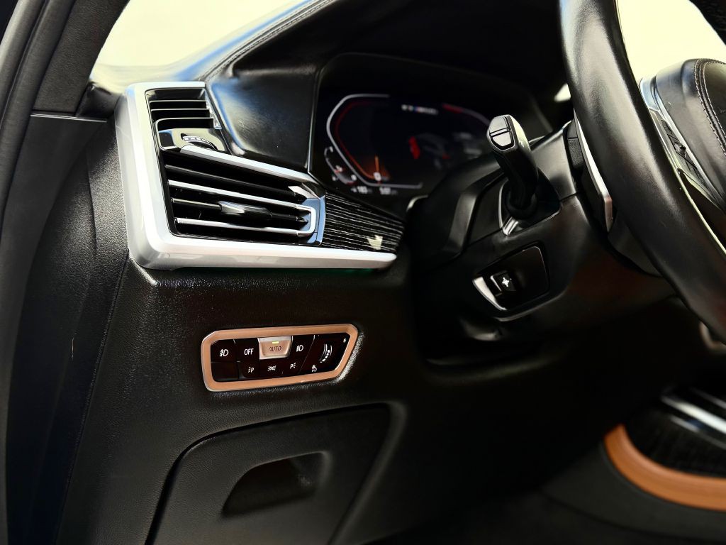 2022 BMW X7 Image 36