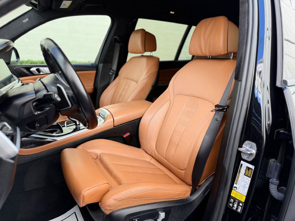 2022 BMW X7 Image 38