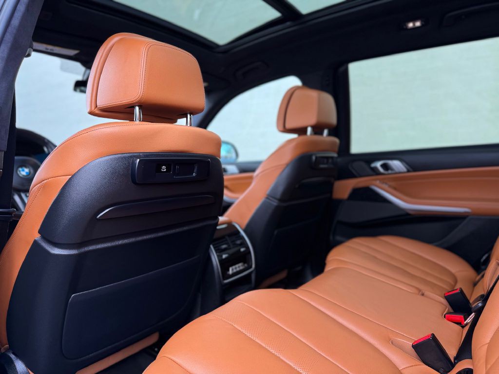 2022 BMW X7 Image 42