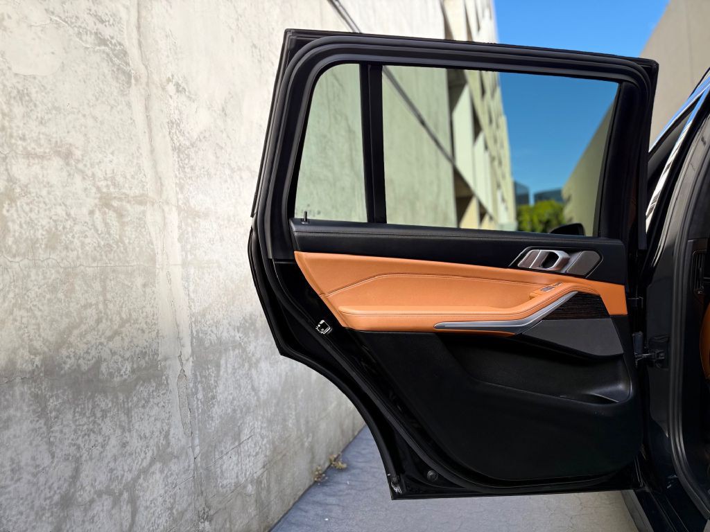 2022 BMW X7 Image 43