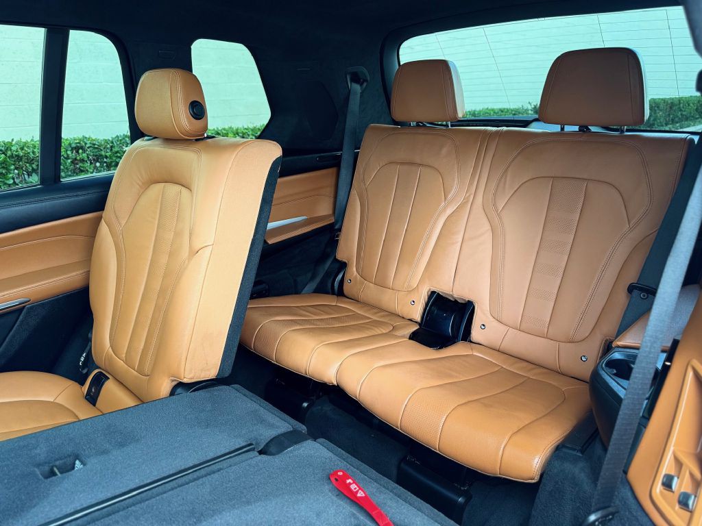 2022 BMW X7 Image 48
