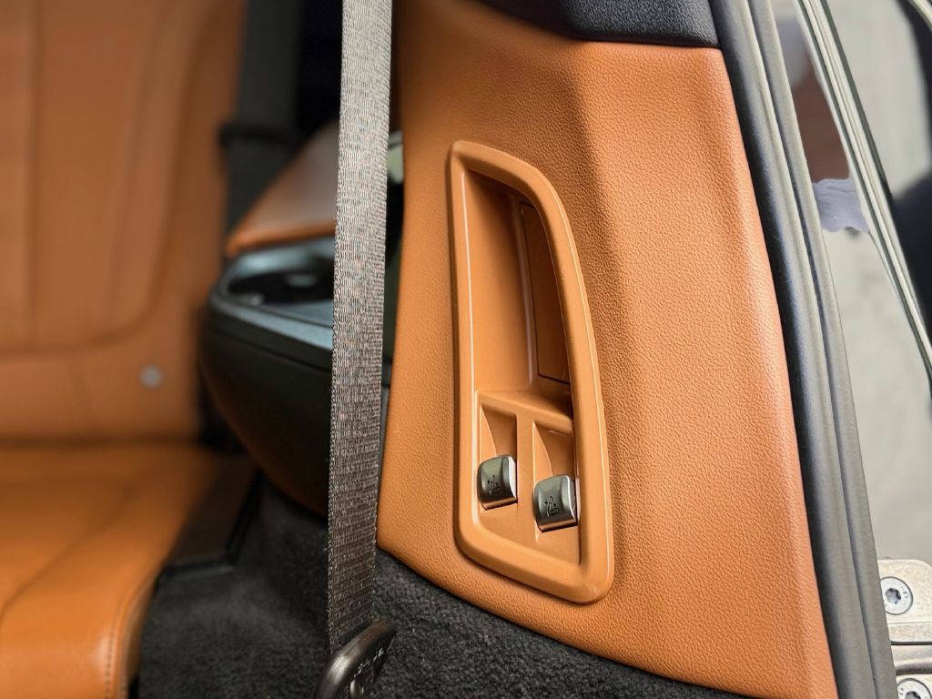 2022 BMW X7 Image 49