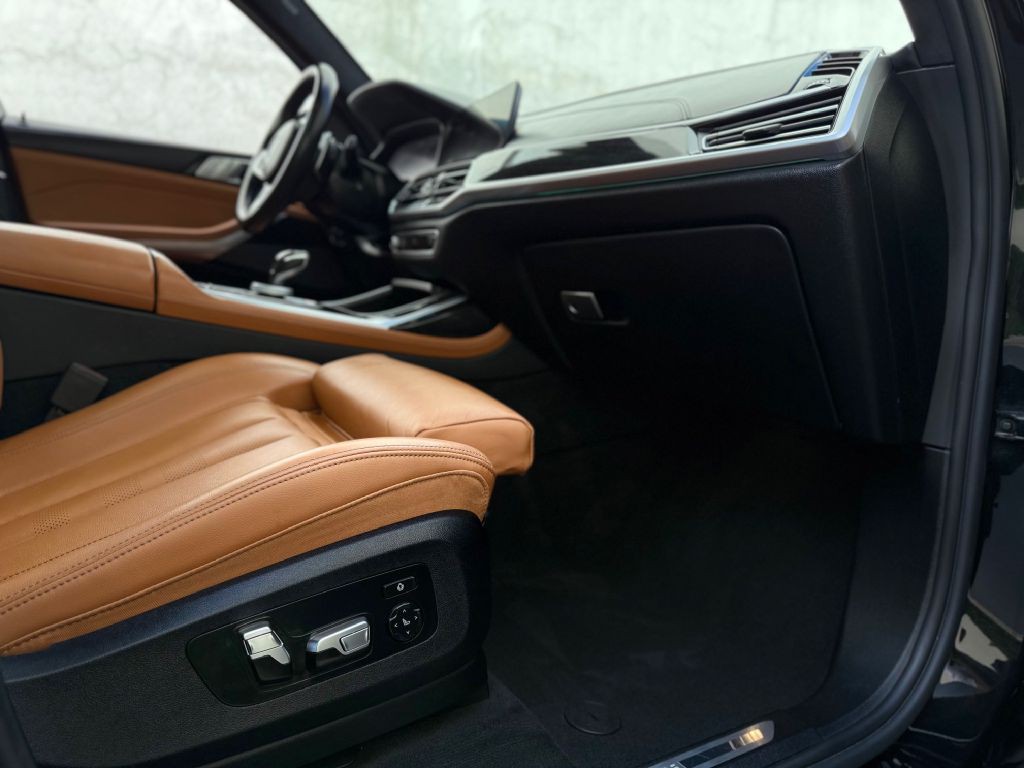 2022 BMW X7 Image 60
